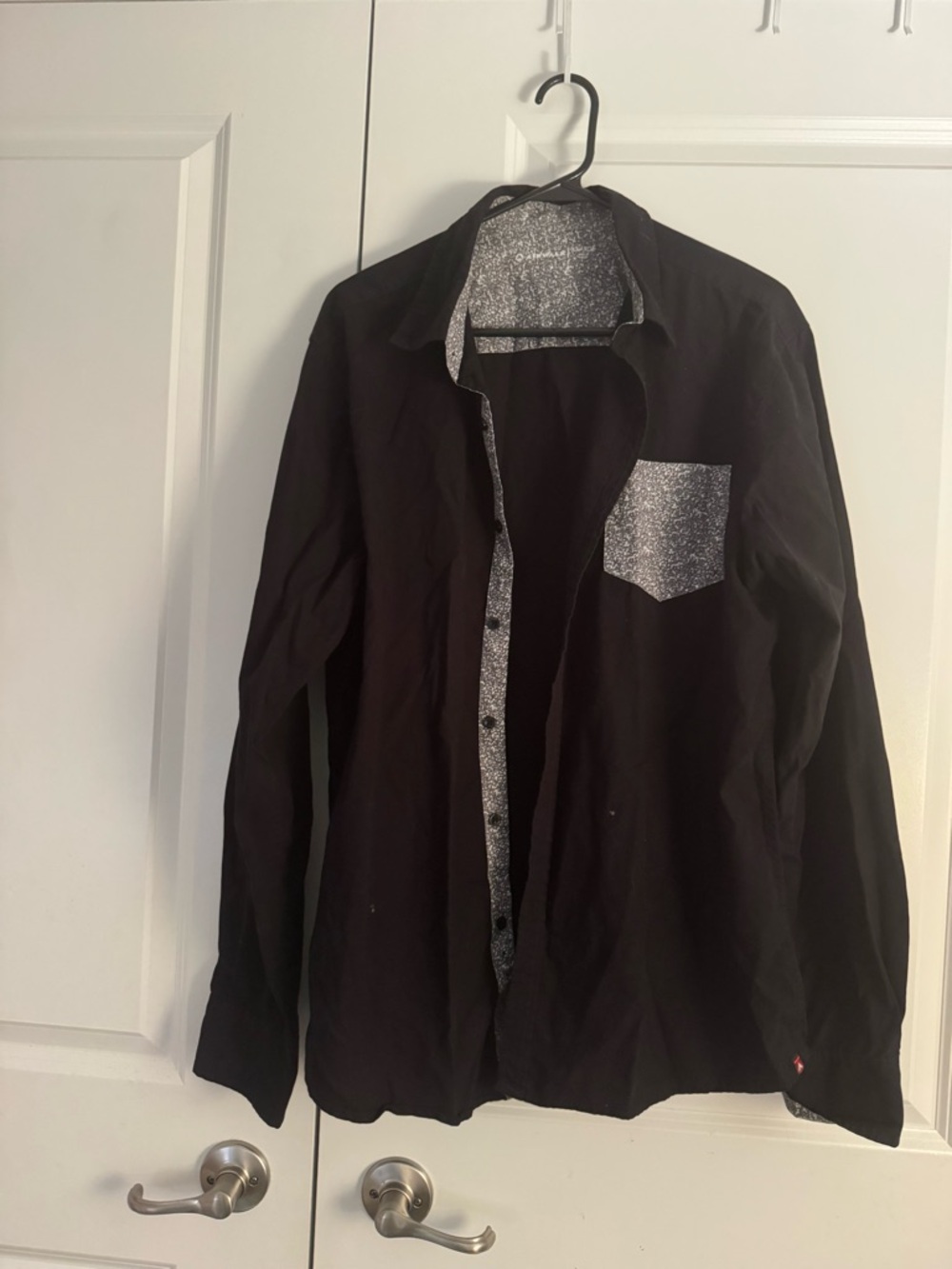 Airwalk Black Long-Sleeve Button-Down Shirt with gray Accent Pocket size xl